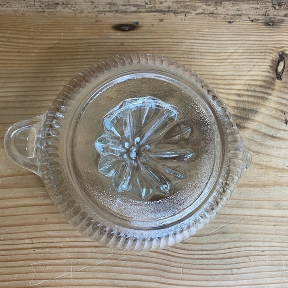 VINTAGE GLASS CITRUS JUICER - Picture 2 of 5